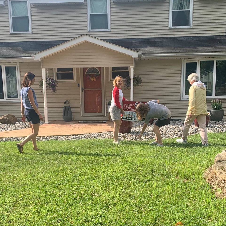 stmschoolatown's tweet image. #STMspirit Our Kindergarten team is busy welcoming their new students with lawns signs! Congratulations to the STM School Kindergarten class for the 2021-2022 school year - our Class of 2030! Welcome to the #STMfamily! #theSTMdifference #STMexcellence 🖤❤️