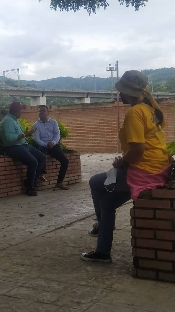 BrendaRibeiroG's tweet photo. #1Ago En el Parque el Bosque de Charallave inicia el Programa #AVoces con nuestro @pedropvegas como invitado
Lo acompañamos bien temprano y así iniciamos el día
Vamos Charallave #UnidosYOrganizados https://t.co/0Hc9Z8CNdM