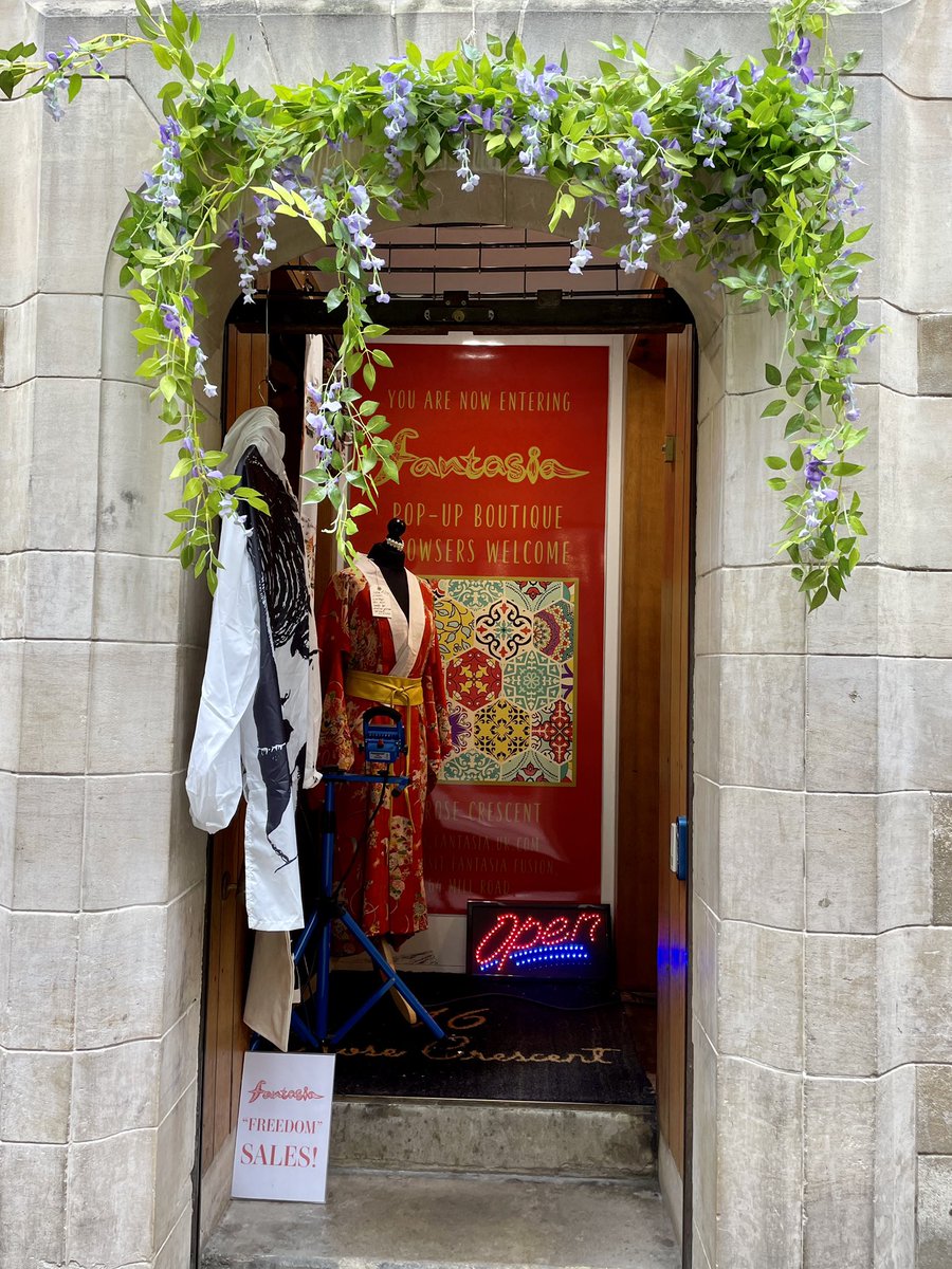 RetroCambridge's tweet photo. Open and welcoming @FantasiaRoseCre  👘🧡❤️

#FantasiaRoseCrescent 🌹🌙#RoseCrescent ##16RoseCrescent #RoseQuarter #Cambridge https://t.co/IIhbyJ54tc