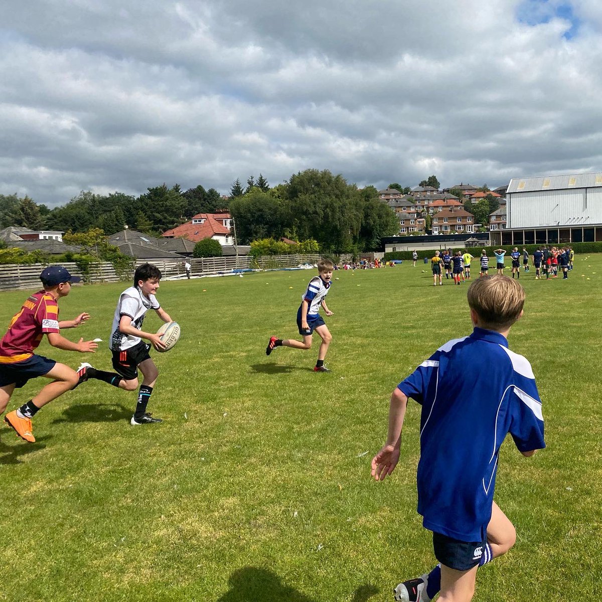 OnsidePerform's tweet photo. Our S2 group working hard this afternoon, focusing on decision making and skill games
#GetOnside #onsiderugbyperformance #onsiderugby #rugbyskills #rugbyskillscoach #rugbyskillsdevelopment #decisionmaking #decisionmakingskills #glasgowcity #balgray #rugbycamp https://t.co/A7RZEcckW7
