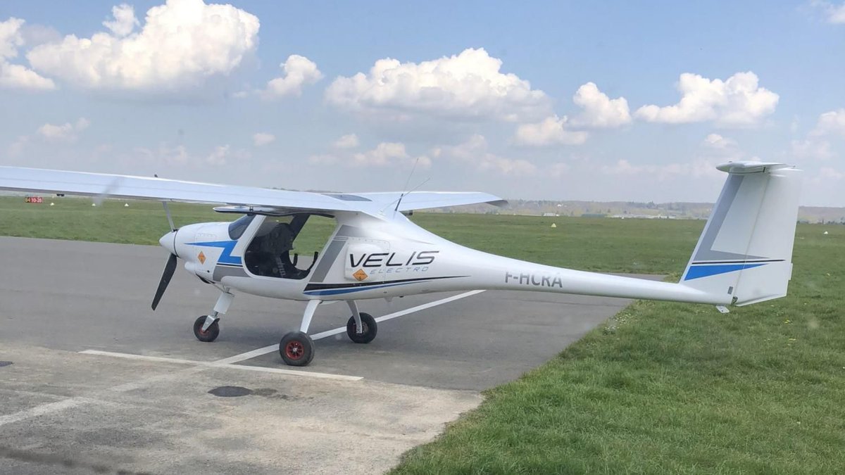 charlescabillic's tweet photo. Chroniques du ciel. Essai de l'avion électrique Pipistrel Velis Electro https://t.co/hvuGjrAbgW https://t.co/qh7sE2ds47