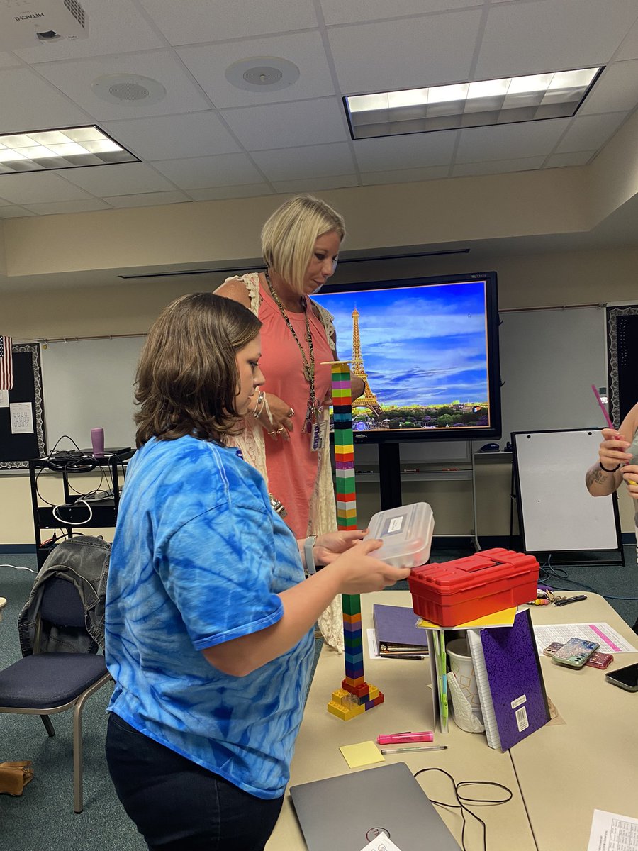 Mrs_KHill1's tweet photo. CFA Day 1 for newbies….building challenge! Part 1 #emsmath #emsproud #emsreads https://t.co/0gIIKQuHn3