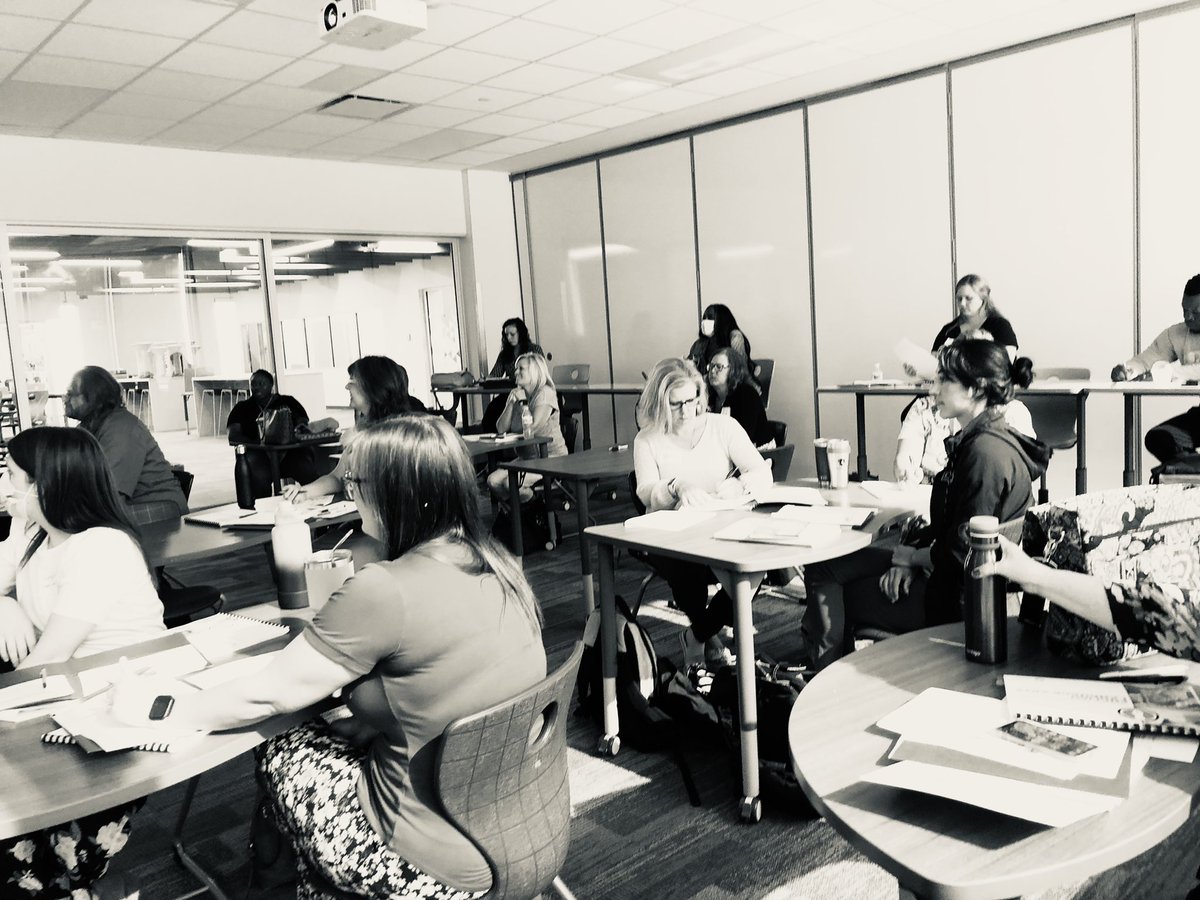 KatieKinder1's tweet image. #pcproud #pcsrocks We’ve got a great group of #Elaok Ts today!  We heart our district!  #oklaed having a ball!!!!!!