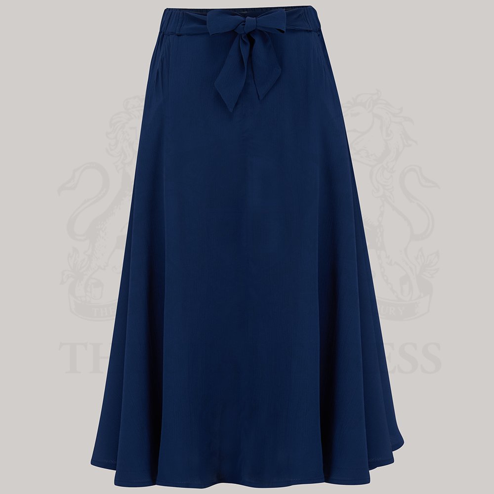 Who said Mondays had to be mundane? 

<a href="/MelleRouge/">Melle Rouge</a> effortlessly styles our Grace Blouse and Patricia Skirt together for an ultimate, chic look.

Get the Grace Blouse ‣ rb.gy/7lxvwb
Get the Patricia Skirt ‣ rb.gy/wbicrz

#1940s #vintagefashion #vintagestyle
