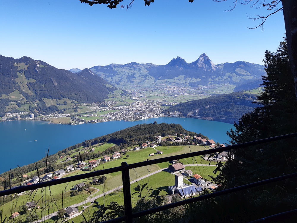 Seelisberg - Höch Flue - Scheidegg - Oberschwand - Seeli - Seelisberg,
Rundwanderung ob Seelisberg:
wandersite.ch/Tageswanderung…