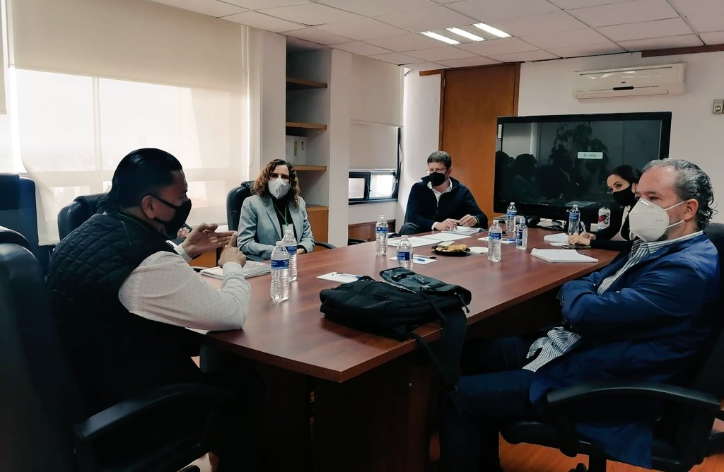 Por instrucciones del Secretario <a href="/OHarfuch/">Omar H Garcia Harfuch</a>, trabajamos con organizaciones sociales como el Observatorio de Seguridad Ciudadana de la Ciudad de México (<a href="/ObsSegCiudadana/">Observatorio de Seguridad Ciudadana</a>) en esquemas de proximidad social y participación ciudadana. 

Juntxs somos más fuertes #LaMejorPolicía 👮🏽‍♀️🥇👮🏻‍♂️