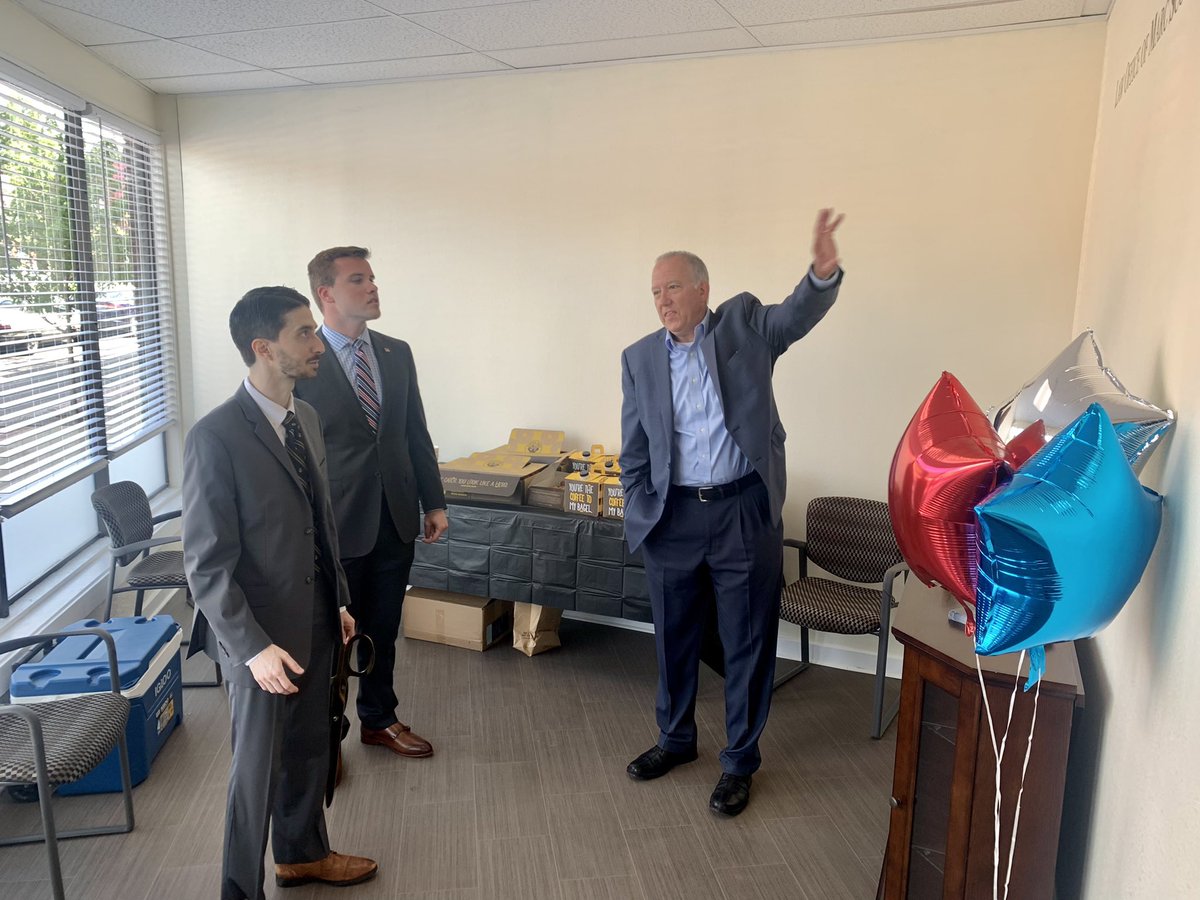 Proud to welcome <a href="/scolnicklaw/">Law Office of Marc Scolnick</a> to our #Kenmore Great Streets district! <a href="/AkronOhioMayor/">Mayor Shammas Malik</a> was on hand for the ribbon cutting and welcomed Marc and his staff to the Blvd. Glad to have this <a href="/AkronLaw/">Akron Law</a> graduate open his new office here in Akron! #greatstreetsakron #whynotakron