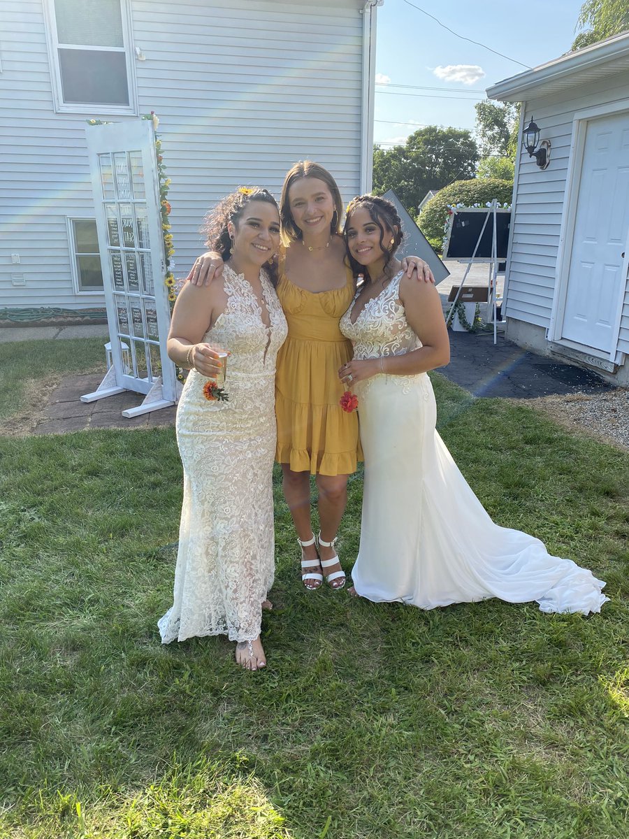 jackree6's tweet image. My ladies are married 🥺