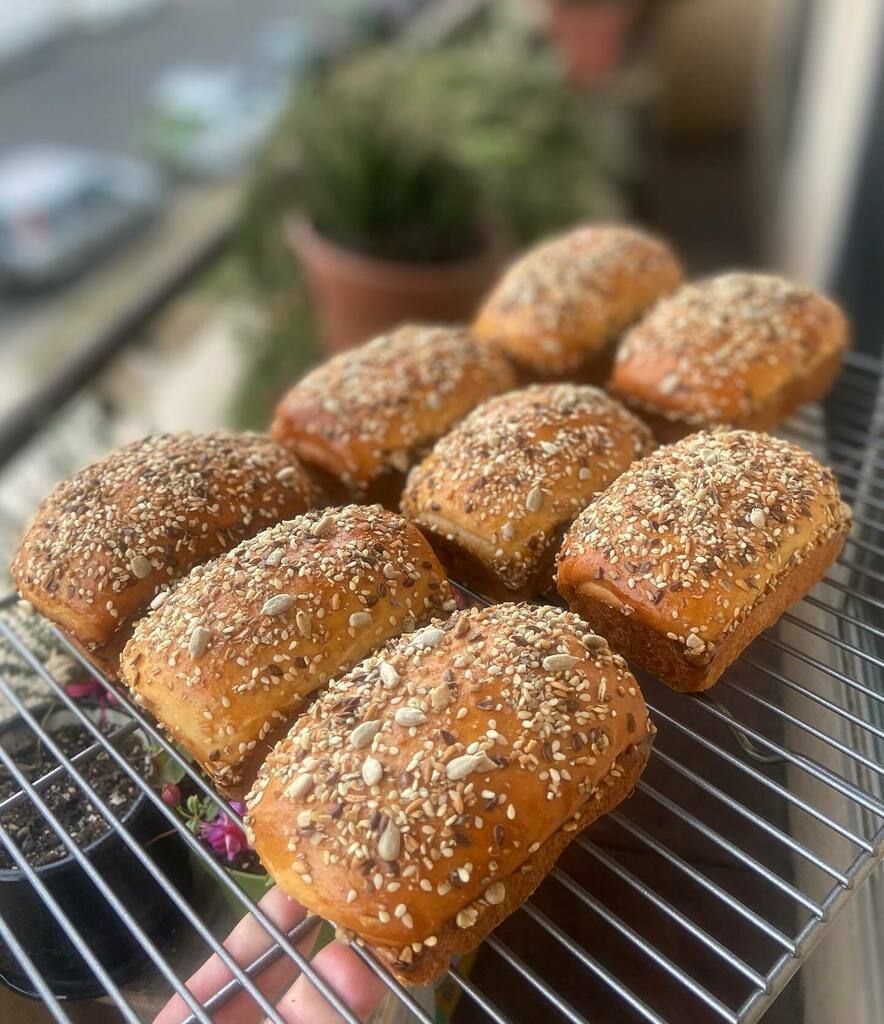 Mini loaves — milk bread dinner rolls 
Flour and seeds from @centralmilling