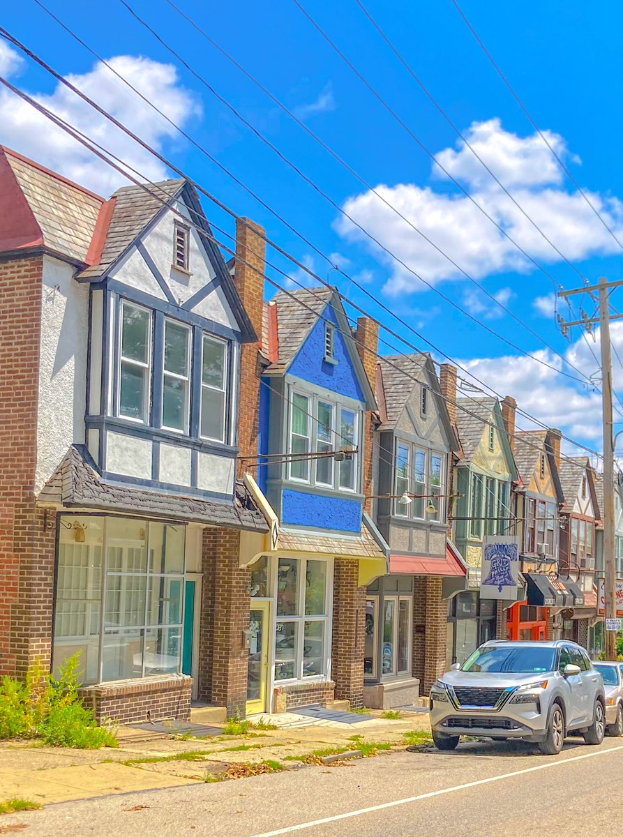 It’s always sunny in Philadelphia #phlphoto #Philly #SmallBusiness #streetphotography #architecture