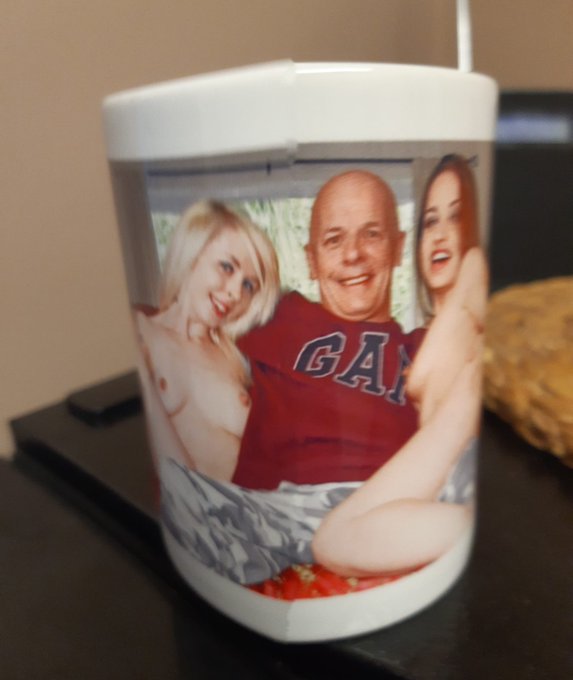 I just got this lovely pix of mag from @RedHeavenMedia1 : me,@MsAshleighDoll and Terry #IloveLondon https://t<a class="tags" href="/tag/redheavenmedia1">@redheavenmedia1</a><a href="/tag/ilovelondon"class="tags"><span>#ilovelondon</span></a>