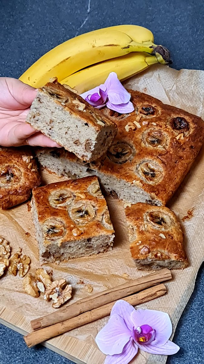 CookingforSimon's tweet image. Soft &amp;amp; moist Banana Cake is a kind of banana bread but other shape😁. If you want to save your overipe bananas, so now is the time to use my simple recipe.

Full recipe in link below:
youtu.be/-zK7M589__8

#bananabread #bananacake #moist #soft #nosugar #Cooking #CAKE #cheflife