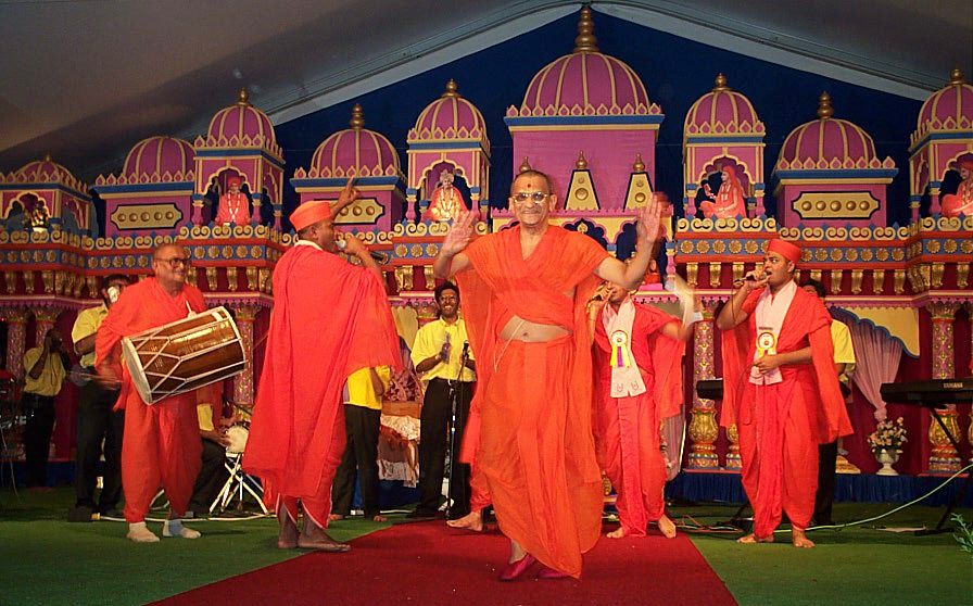 SGadiNewJersey's tweet photo. 20 Years Ago, from August 1-August 5, 2001 a 5 Day Grand Opening Murti Pratishtha was held for our #SecaucusTemple
#Memories #GrandOpening #MurtiPratishtha #Hindu #Mandir #Swaminarayan #Bapa https://t.co/HDEBbvtb3h