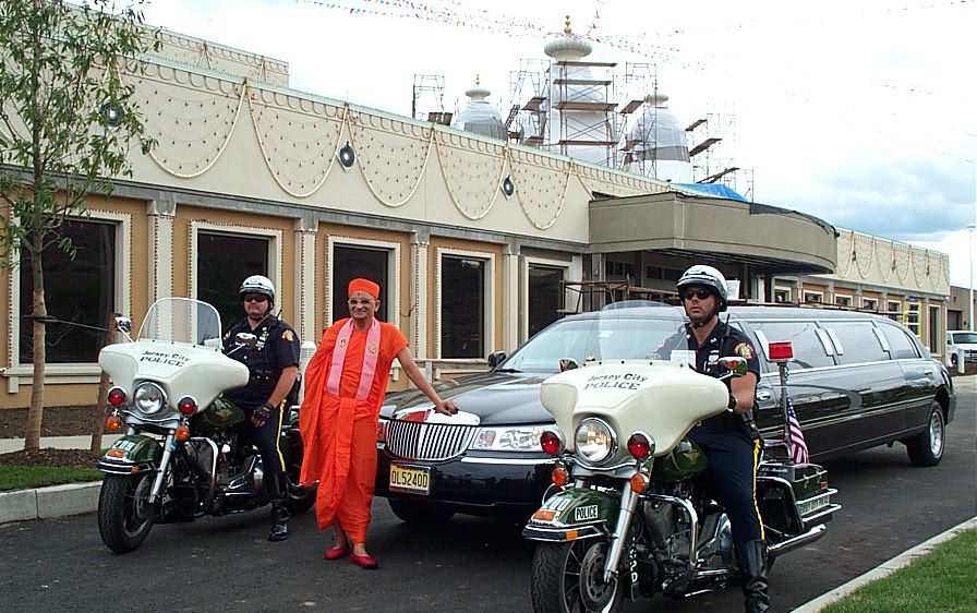 SGadiNewJersey's tweet photo. 20 Years Ago, from August 1-August 5, 2001 a 5 Day Grand Opening Murti Pratishtha was held for our #SecaucusTemple
#Memories #GrandOpening #MurtiPratishtha #Hindu #Mandir #Swaminarayan #Bapa https://t.co/HDEBbvtb3h