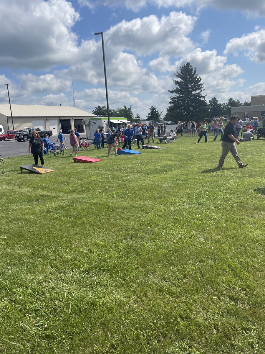 Welcome back!  Food trucks and a corn hole tournament to celebrate staff returning to school. We can’t wait to see students Wednesday morning! #EHRoyalPride