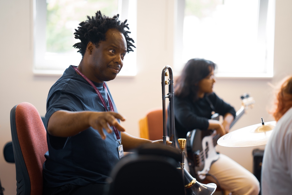 drumthebass23's tweet photo. Young Croydon Composers continues in full swing. 🎷 These young composers are working in groups to create original music. Every group is different; these guys worked with mentor @Dennis_Rollins today to lay down the arrangement! https://t.co/gGSTxqtV1A
