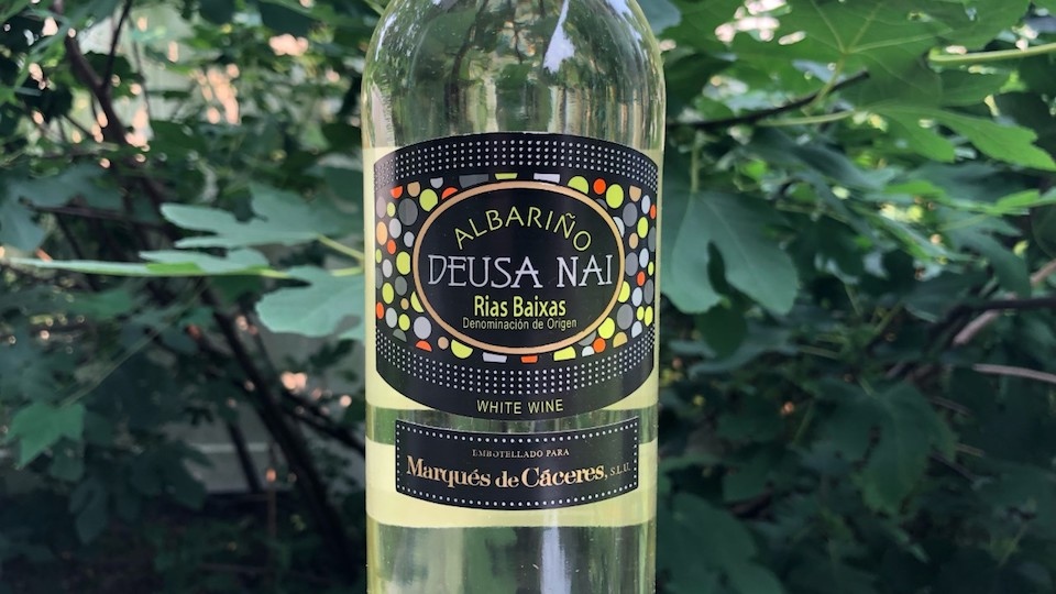 Each week our Vinous Favorite highlights a delicious and affordable wine. This week: 2019 Marqués de Cáceres Albariño Deusa Nai, 91 points. Read more about this Vinous Favorite on Vinous now. vinous.com/vinous_favorit…