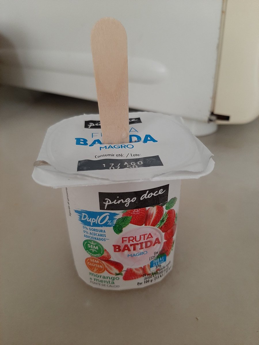 Pankake007's tweet image. E alguém já experimentou fazer gelados assim?... Vi no insta e estou a experimentar. Acho que o problema vai ser "desenformar" a coisa....