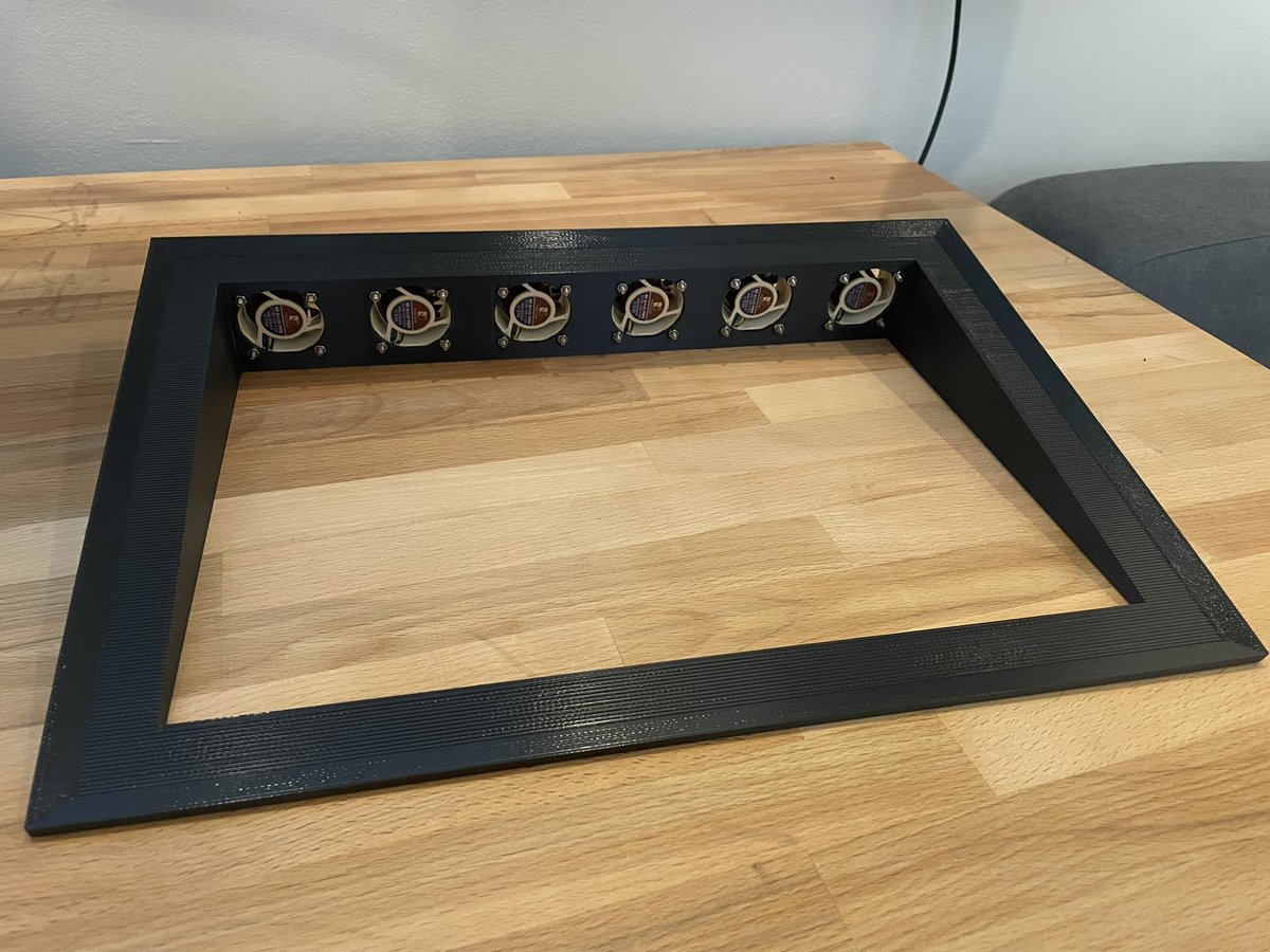 JarekLupinski's tweet photo. gotta have that "bespoke" look for my laptop cooler https://t.co/BlZyABmacz
