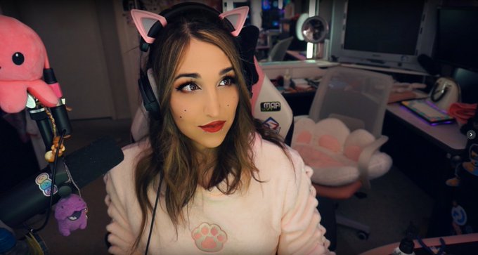 ***RARE***  Me smiling ♡ https://t.co/fUTGKCMOPr<a href="/tag/femboyhooters"class="tags"><span>#femboyhooters</span></a>