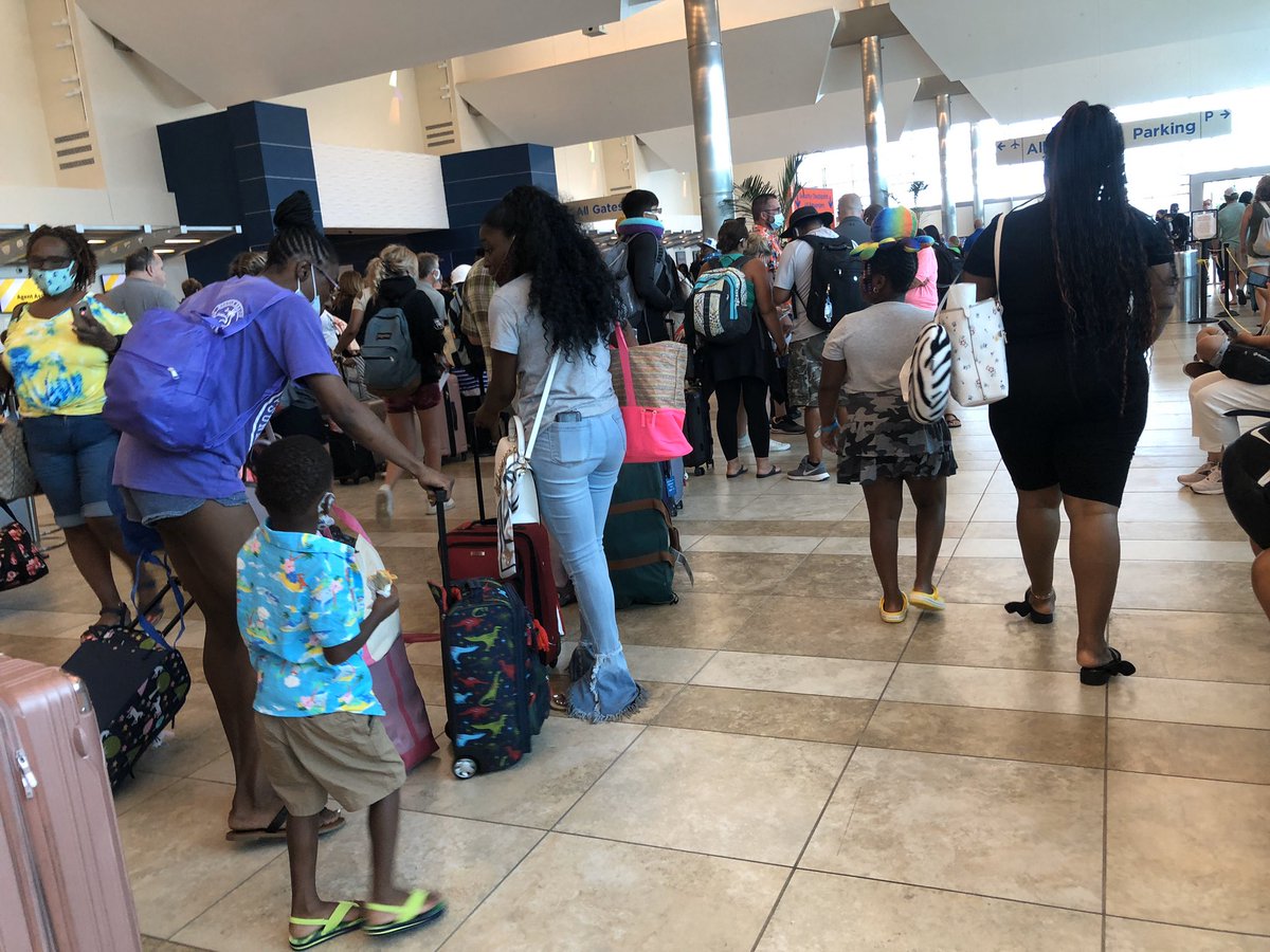 donoharrtv's tweet photo. RIGHT NOW: Hundreds of passengers are experiencing flight cancellations on #SpiritAirlines at Myrtle Beach International Airport. Some people say they’ve been stranded since yesterday afternoon— resorting to sleeping on the floor and in window sills. @wpdeabc15 https://t.co/sHh8XdtB70