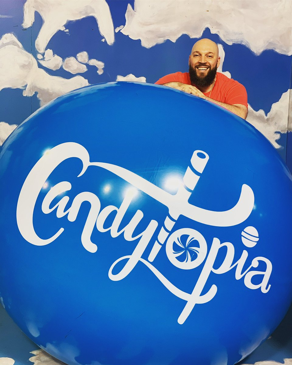 SteveInle's tweet photo. 💙Candytopia!! #Atlanta #candytopia #candy #sky #BEARD #bearded #travel #balloon #atl #funtimes #thingstodo #BlackMan #lightskin https://t.co/E204e7b0Ko