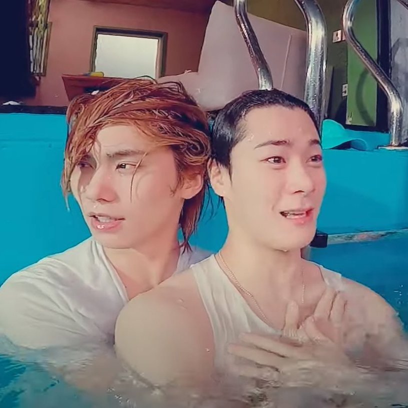 its them
#ROCKY #라키 #아스트로  <a href="/offclASTRO/">ASTRO 아스트로</a>