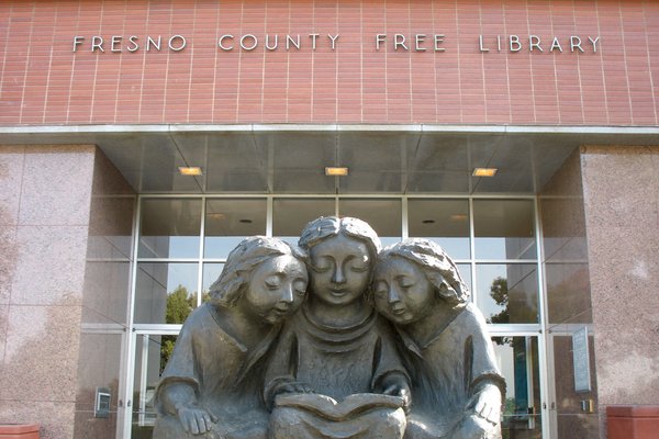 FCPL's tweet image. Thinking about visiting one of our branches (including our Bookmobile services)? We look forward to seeing you! 

However, please read through the info. on this page before you stop by: fresnolibrary.org/ref/covid-19/i…

Thank you!

#fresnolibrary #StaySafeStayHealthy