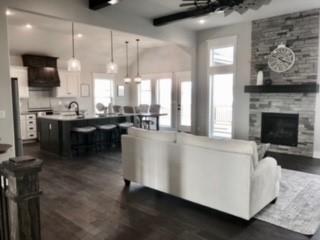 amysold1's tweet photo. 4 Bed | 3 Bath - Open floor plan w/11ft ceilings! Hardwood floors in kitchen &amp; living; stone floor-to-ceiling FP. Open kitchen w/large island, walk-in pantry, &amp; granite counters; spacious owner's suite w/walk-in closet, tiled shower, &amp; more! https://t.co/pBKynraHJb

#AmySold https://t.co/H3V66f0Hlq
