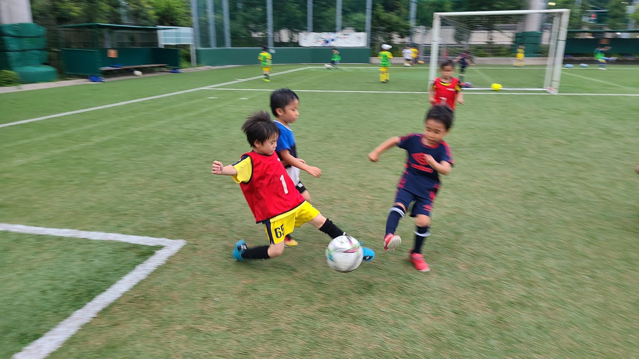 Soleil デュエル 超かっこいい ソレイユの幼児 1 2年生は すでに小さなサッカー選手 普段はめっちゃ可愛い 笑顔なのに サッカーになると 男 になる がるるぅ笑笑 3枚目は中1のgkが受けてくれてます さすが ソレイユfc Soleil Tuソレイユfc Soleil デュエル 超かっこいい ソレイユの幼児 1 2年生は すでに小さなサッカー選手 普段はめっちゃ可愛い 笑顔なのに サッカーになると 男 になる がるるぅ笑笑 3枚目は中1のgkが受けてくれてます さすが ソレイユfc Soleil Tuソレイユfc