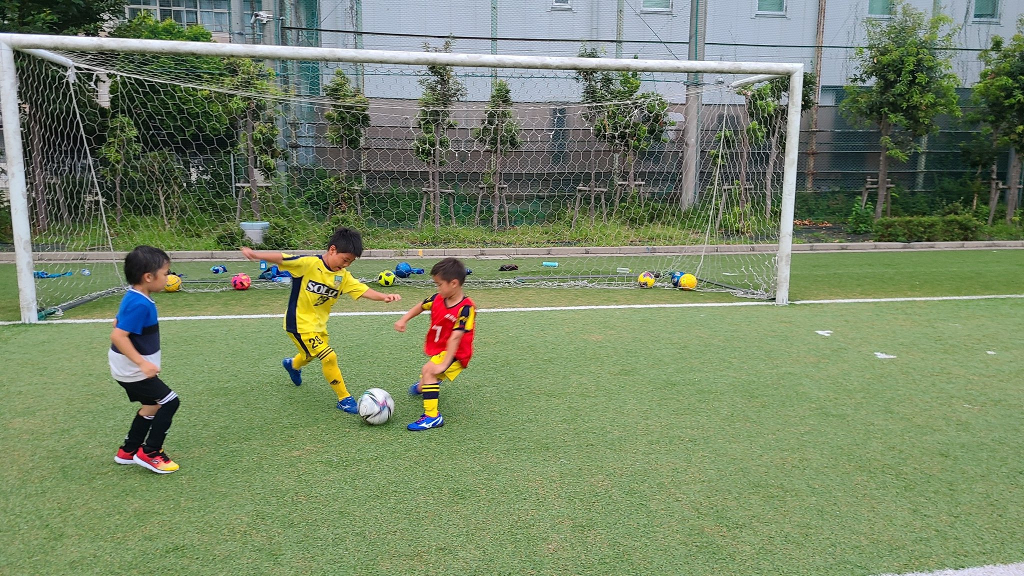 Soleil デュエル 超かっこいい ソレイユの幼児 1 2年生は すでに小さなサッカー選手 普段はめっちゃ可愛い 笑顔なのに サッカーになると 男 になる がるるぅ笑笑 3枚目は中１のgkが受けてくれてます さすが ソレイユfc Soleil Tuソレイユfc