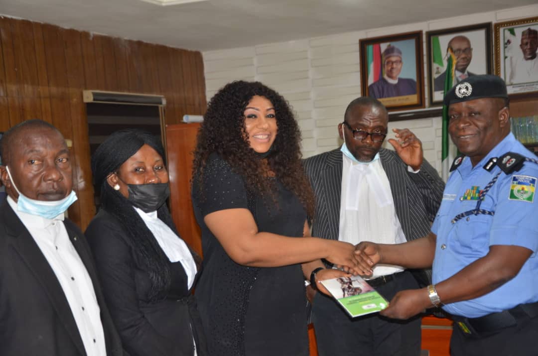 Photos from the presentation of HURILAWS Manual titled: 'The Place of the Police in the Administration of Criminal Justice in Nigeria' to the Commissioner of Police Edo State. 

#HURILAWS #Nigeria #Police #ACJ #Edo