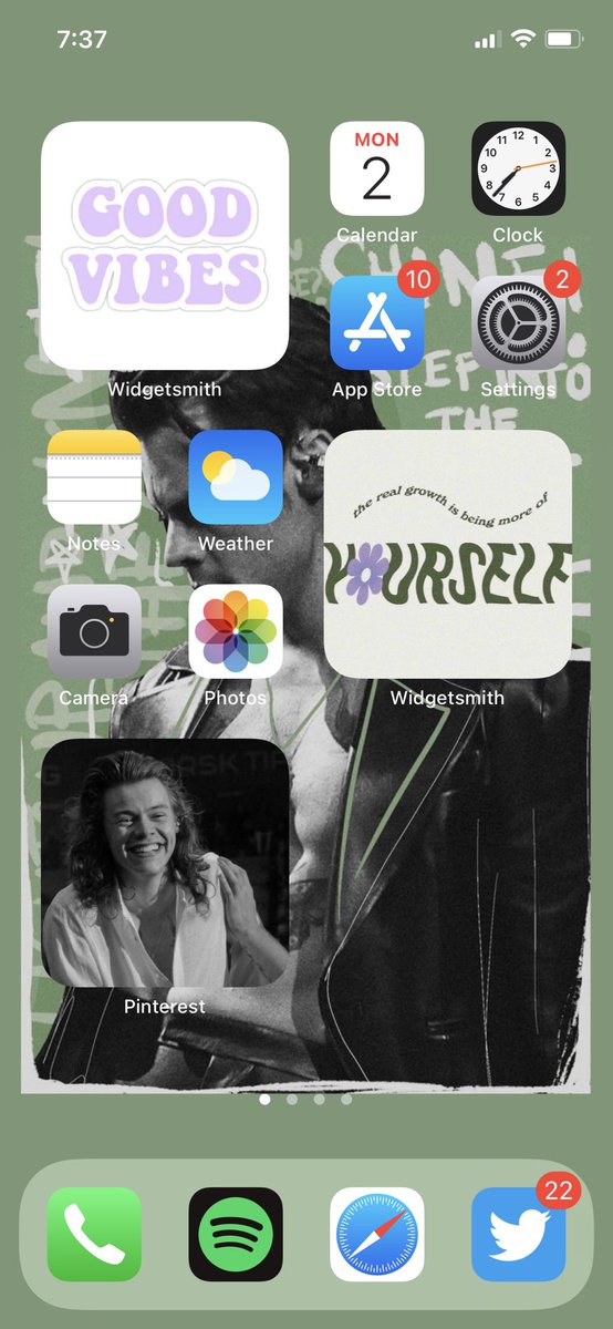 kissybecky's tweet image. мне хочется поделиться тем насколько секси выглядит мой рабочий стол 🤤