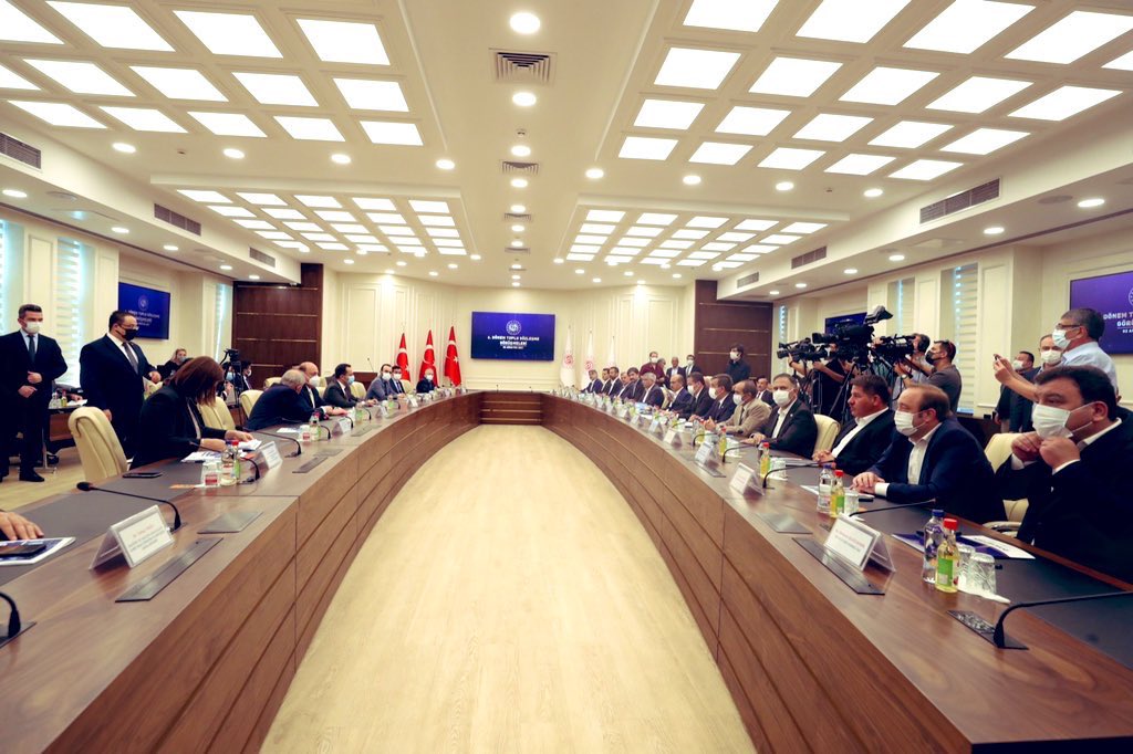 Toplu Sözleşme Takvimi:
•2 Ağustos İlk Oturum
•3-10 Ağustos Komisyon Çalışmaları
•11 Ağustos Genel Teklif Müzakere
•12 Ağustos Kamu İşveren Teklif Sunma
•13-21 Ağustos Müzakereler
•22 Ağustos Sonuç
—
23-25 Ağustos Hakeme Başvuru
26-31 Ağustos Hakem

memursen.org.tr/6-donem-toplu-…