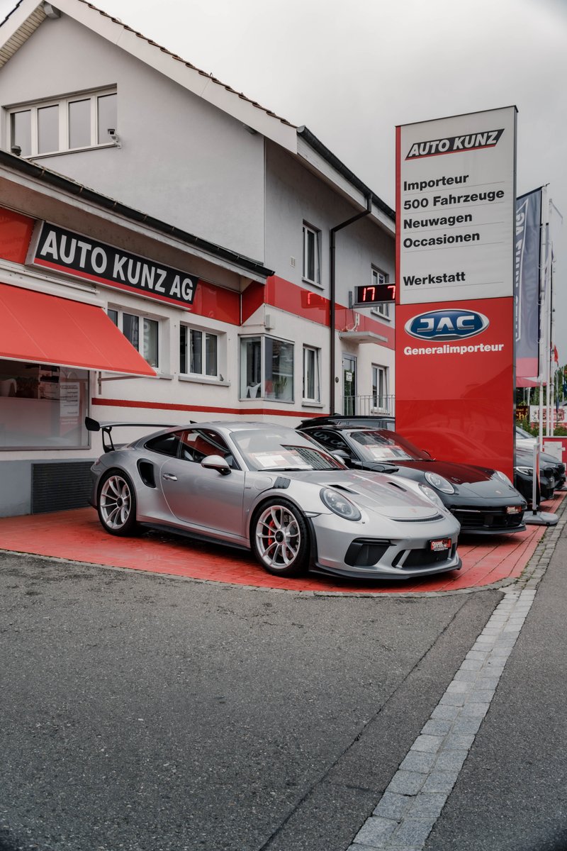autokunzag's tweet photo. Optisch noch wilder als der Vorgänger....

🏎️ ...der Porsche 911 GT3 RS 🏎️

💨 Aerodynamik und Interieur im Renntrimm
💨 Stärkster Saugmotor mit 520 PS

came; was seen and moved on....😀😪

#schweiz #porschegt3rs #autokunz #tiefstepreise #porscheclub #switzerland https://t.co/pIGYx4gS07