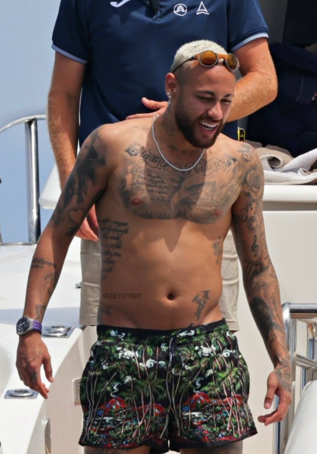 Futbool_Fotos's tweet photo. • PSG: Ve de vacaciones, pero no vayas a excederte con las comidas y bebidas.

• Neymar Jr: Tranquilos, no se preocupen 👀 https://t.co/VP901I4TsV
