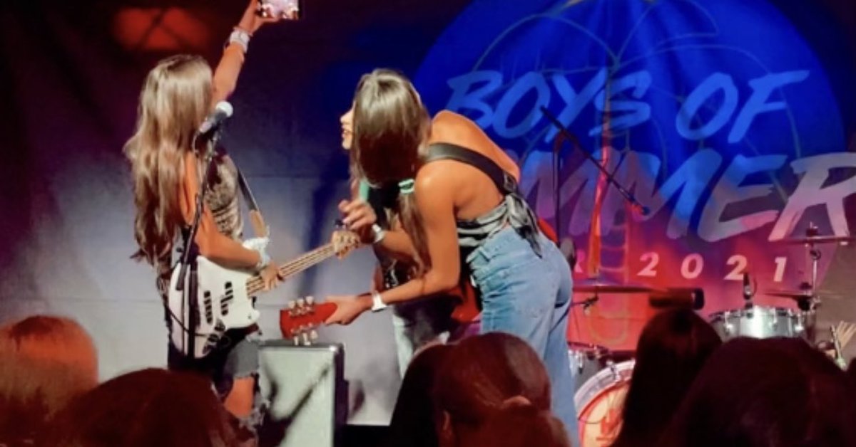 Hello Sister tweet media