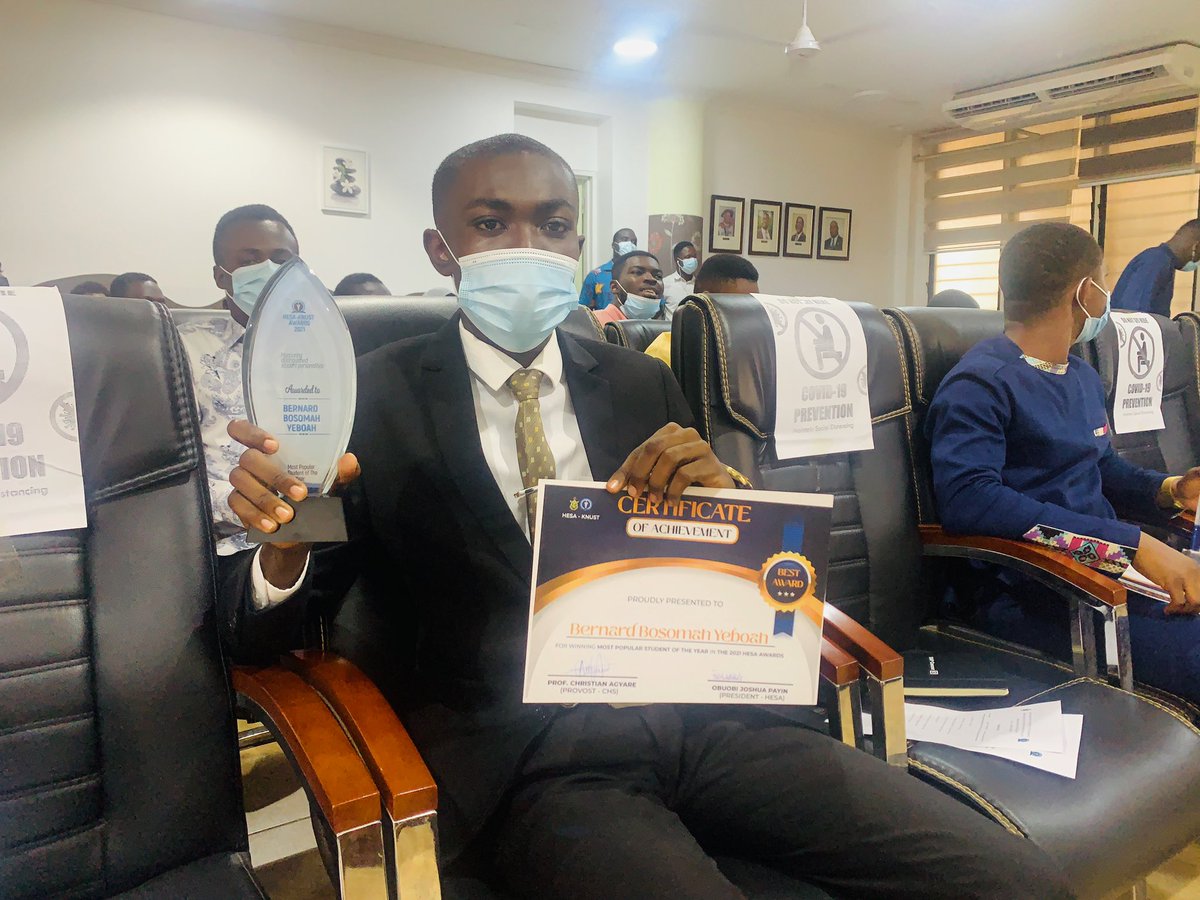 KNUST_Live's tweet photo. Awards Presentation.
Most Popular Student of the Year.
Bernard Bosomah Yeboah, the HESA Financial Secretary-Elect.
#KNUSTLive. #HESAWeek21 https://t.co/6qJyp5FydH
