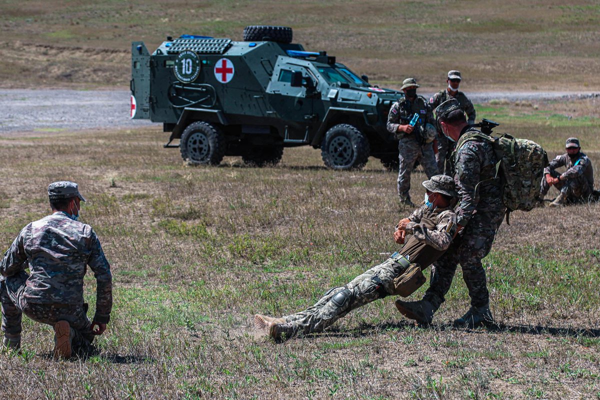 TheDeadDistrict's tweet photo. #Didgori #MEDEVAC at the multinational exercise #AgileSpirit 2021.
The Georgian🇬🇪 and Ukrainian 🇺🇦 soldiers trained on first aid and evacuation of the wounded. https://t.co/0cm1jlmHeL