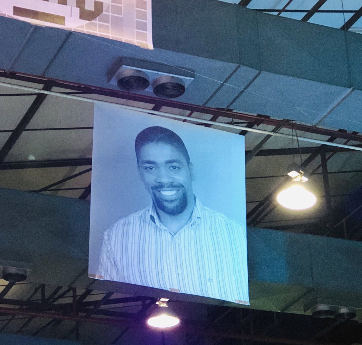 PhilMphela's tweet photo. The late Shona Ferguson’s picture is perched prominently above the stage. 

#RIPShonaFerguson 

#SABC85 

#KgopoloReportsLIVE https://t.co/R12Mc4uPYs