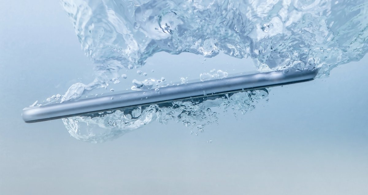 P2iLabs's tweet image. NEW from @ManufacturingGL 📰, our CCO, Simon Vogt, outlines how manufacturers can best guard against the risk of #liquiddamage - discussing the science behind liquid damage, the #liquidprotection challenges, as well as how manufacturers can take action! 💧 bit.ly/3BW0UF4