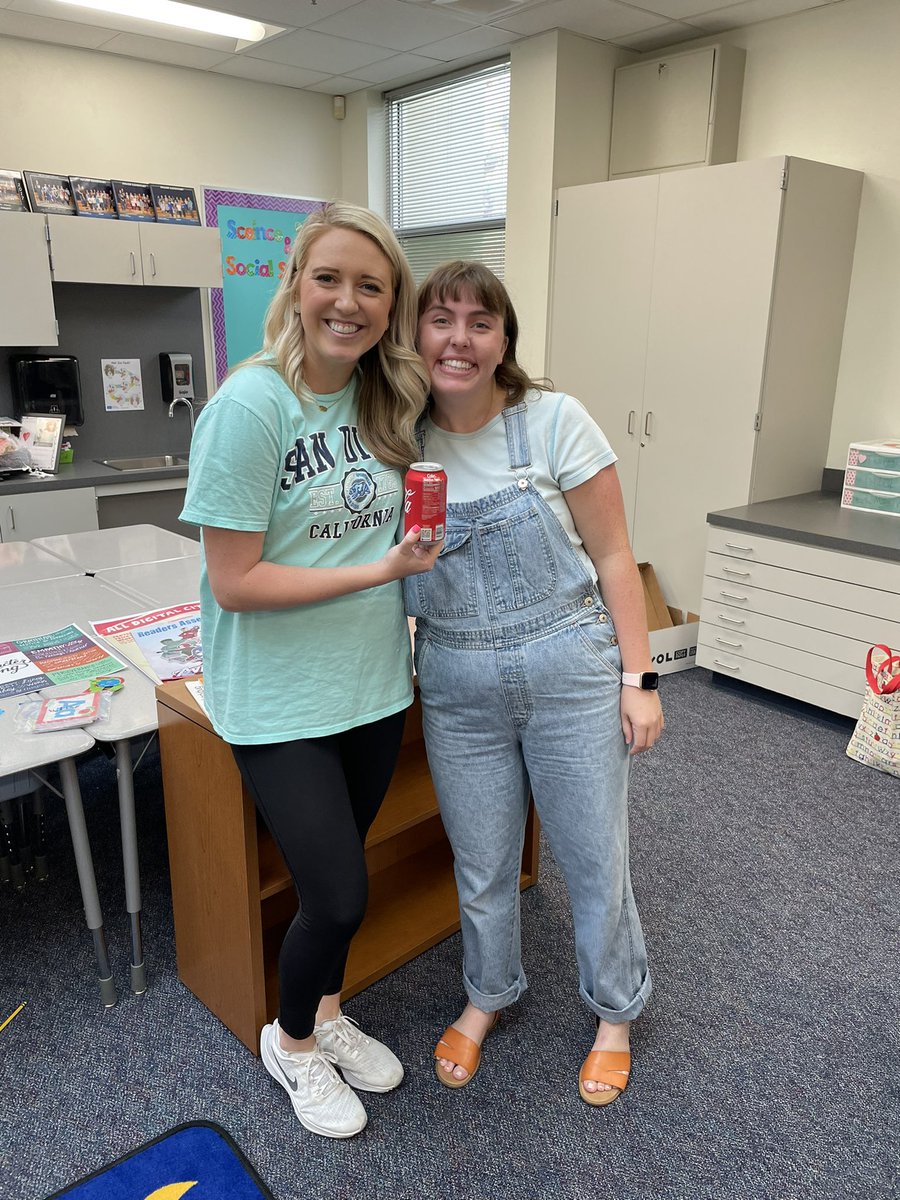 Kindness is cool. #walkeratwork #walstars <a href="/MsCorumsStars/">Ashton Corum</a> <a href="/HubbardStars/">Lisa Hubbard</a> @J_philbrick