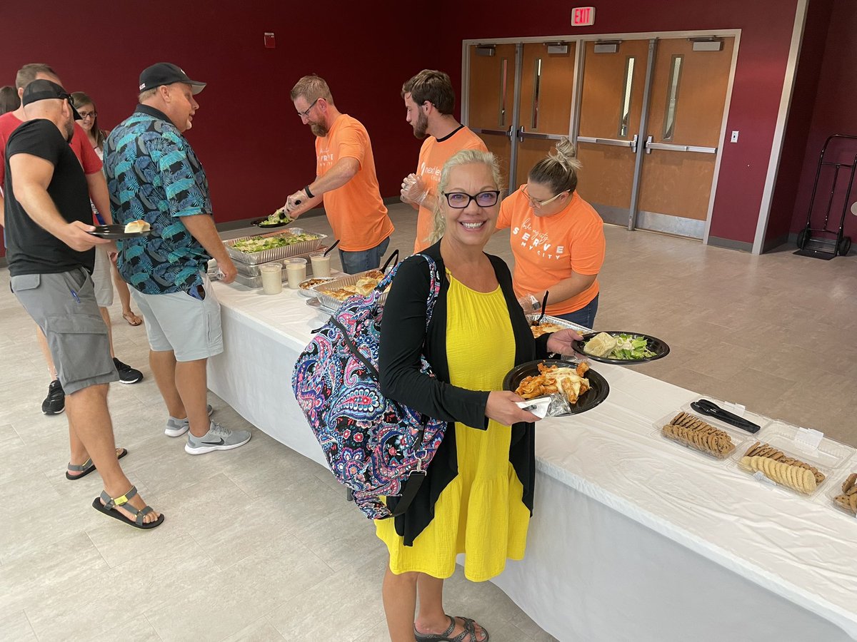 SouthFMHS's tweet image. Exemplifying servant leadership! Thank you to @nextlevelswfl for donating a fantastic welcome back luncheon to our staff for the 2021-22 school year! We appreciate you and your continued support!!! @LeeSchools #NextLevelChurch #communitysupport #SERVETEAM