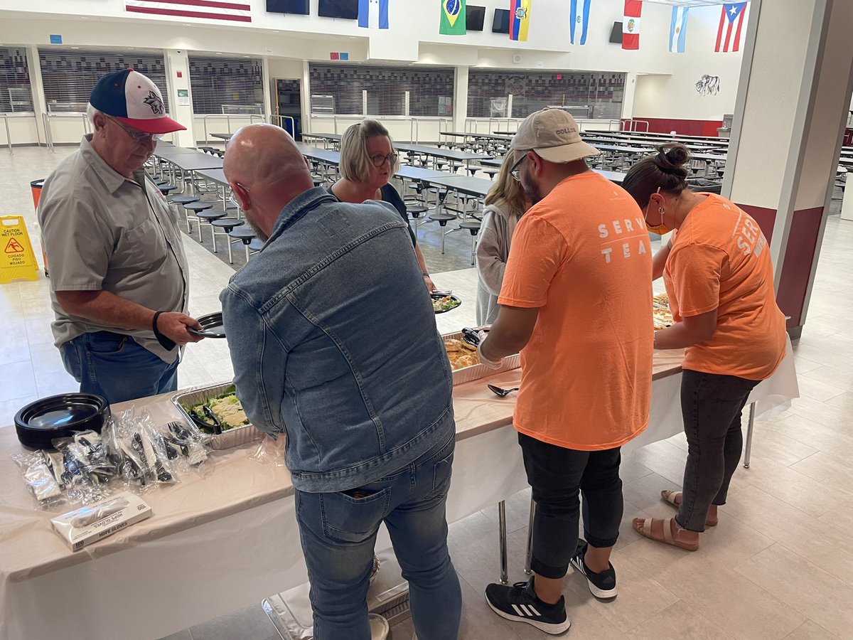 SouthFMHS's tweet image. Exemplifying servant leadership! Thank you to @nextlevelswfl for donating a fantastic welcome back luncheon to our staff for the 2021-22 school year! We appreciate you and your continued support!!! @LeeSchools #NextLevelChurch #communitysupport #SERVETEAM