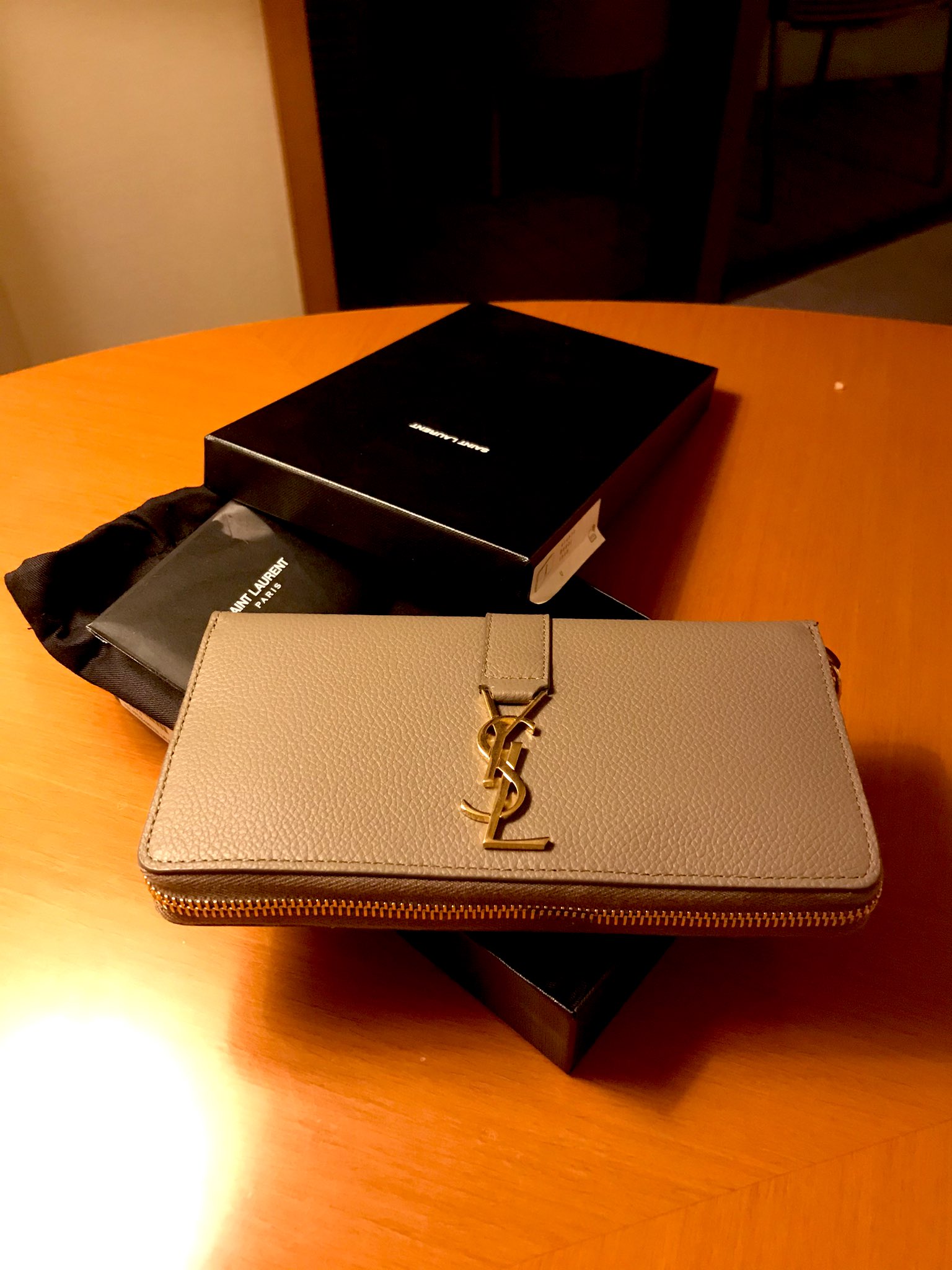 喪黒福造 プレゼント Saint Laurent Paris イヴ サンローラン Ysl 財布 長財布 ラウンドファスナー モノグラム レザー T Co Usffeamwj2 Twitter