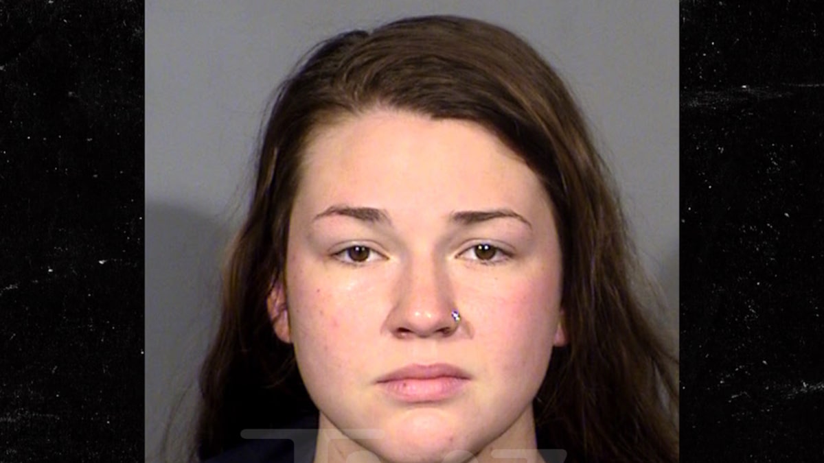 Jenelle Evans' Podcast Cohost Busted in Vegas, Tried Kicking Cop in Testicles: Jenelle Evans' podcast cohost got booted from The Cosmo ... but she didn't leave without a fight ... cops say she tried kicking security and a cop in the nuts during her arrest. This one's a doozy,… https://t.co/RTvY3y92ZN