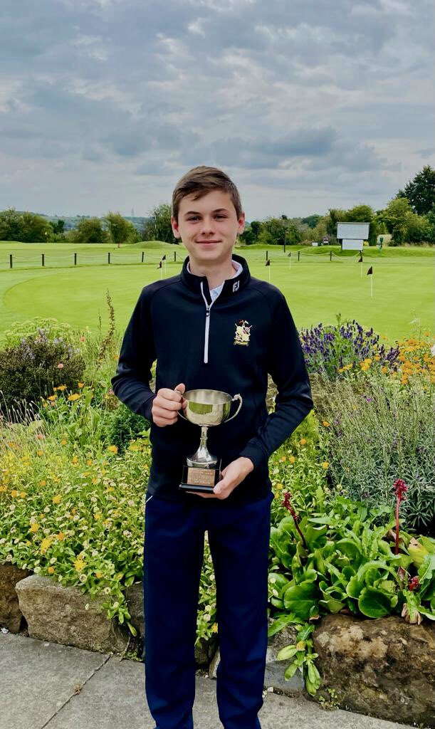 I’m so happy to be the U16s Bedfordshire County champion! I really enjoyed it &amp; played very well, winning by 7 shots <a href="/DunstableGolf/">Dunstable Downs Golf</a> Many thanks <a href="/GolfBeds/">Beds County Golf</a>. <a href="/SVinnicombegolf/">Steve Vinnicombe</a> <a href="/IanJamesPoulter/">Ian Poulter</a> <a href="/EnglandGolf/">England Golf</a> <a href="/colemangolfpro/">andrew coleman</a> <a href="/NathaanDay/">Nathan Day</a> #golf