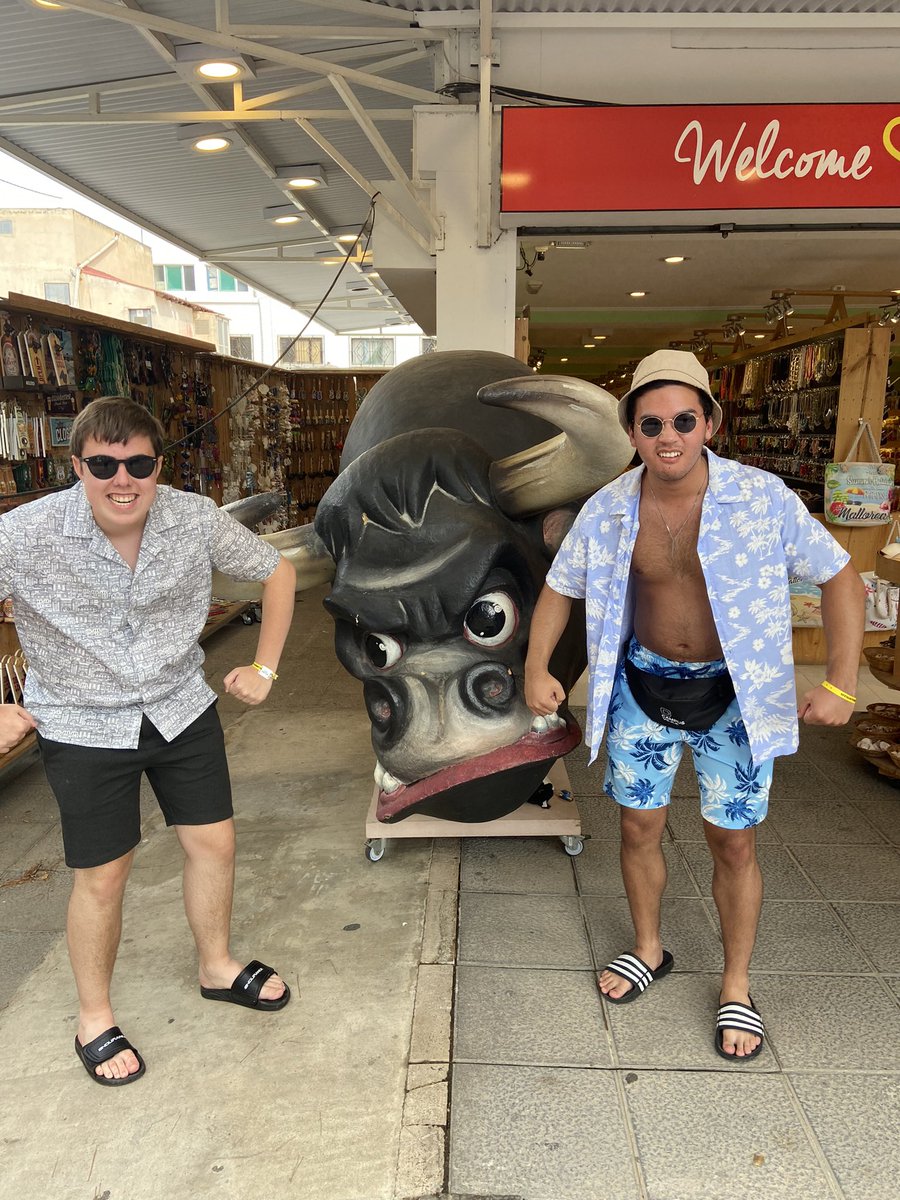 To børger og en tyr #mallorca <a href="/NiemannCS/">Niemann</a> <a href="/MSN_CS/">MSNcs</a>