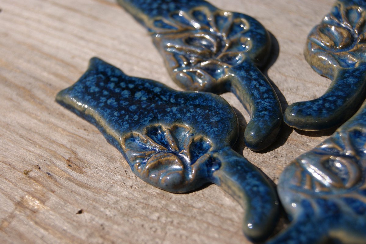 ClayClover's tweet photo. Excited to share the latest addition to my #etsy shop: Ceramic blue cat magnet, gift for cat lovers, #ceramiccat #magnet, #tabbycat magnet, ideally for a gift, #catgift kitchen cat magnet https://t.co/ARD44CyMd8 #blue #bluecat #christmascat #giftforcatlovers #ceramic https://t.co/oOLIuxOWxf