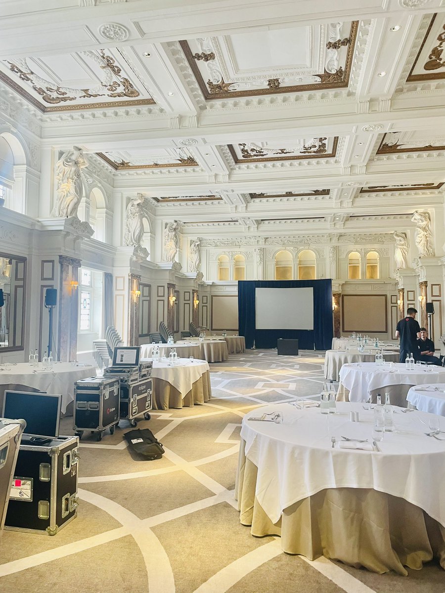 abstract_news's tweet photo. #MondayMotivation #BlueSkies @Kimpton ☀️ Great to be back at this beautiful hotel. Such a friendly team &amp; impeccable service #KimptonFitzroy #RussellSquare #EventProfs #WeMakeEvents #MeetSafeMeetSmart ☀️ 🏨 🌳 https://t.co/NdUYncpKGY